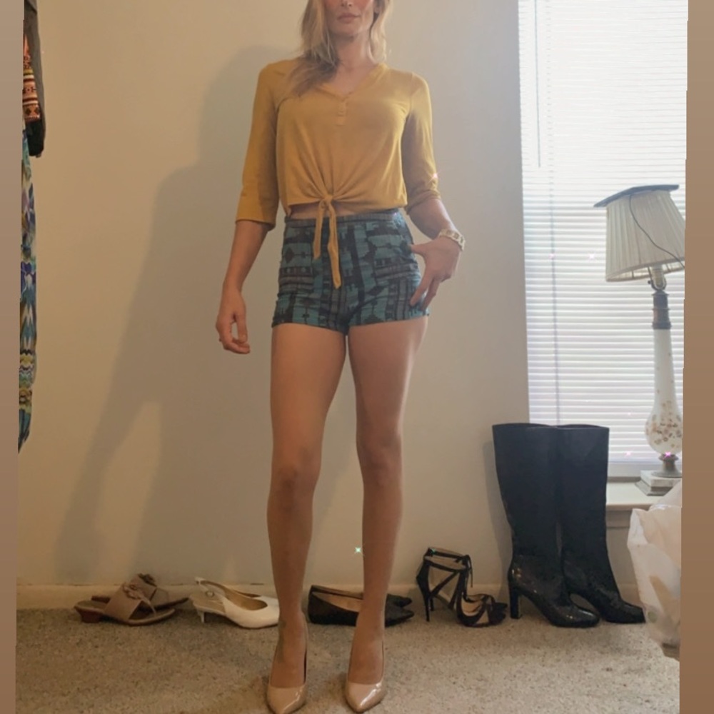 Geometric pattern high-waist shorts with pockets